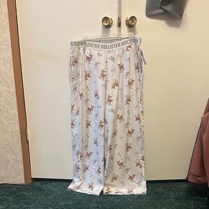 Hollister White PJ Pants with Deer Pattern🩷🤍🤎